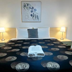 Deluxe King Room with Hot Tub