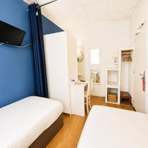 Twin Room with Shared Toilet