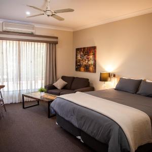 Triple Room with Bath