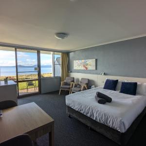 Business Queen Room