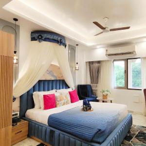 Designer Canopy Room with Luxury Bathtub: (Non Smoking): Enjoy 10% off on - F&B, Spa, car Hire, Complimentary Welcome Drink & Hi-Tea,10% off on Candlelight Dinner & Room Decoration