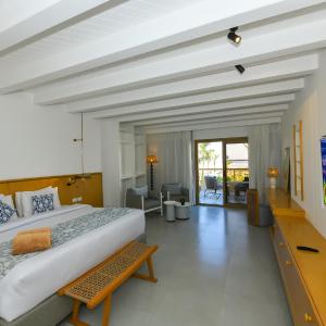 Beach Front Jacuzzi Suite 