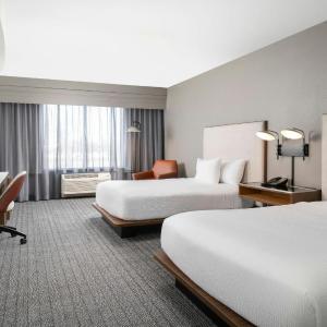 Queen Room with Two Queen Beds and Bathtub - Mobility Access