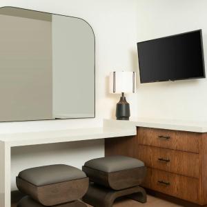One-Bedroom Superior King Suite with River View, Balcony, Queen Sofa Bed and Bathtub - Mobility Access/Hearing Accessible