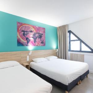 2 Single Beds