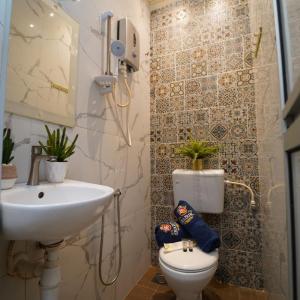 Twin Room with Private Bathroom