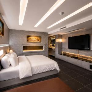 Luxury Double Room with Spa Bath Breakfast Included