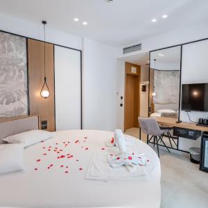 Deluxe Double Room with Balcony - Ground Floor