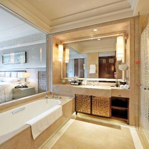 Executive King Suite-North