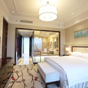 Executive King Room with Garden View-North