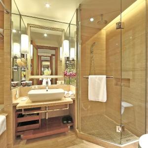 Deluxe Suite-East