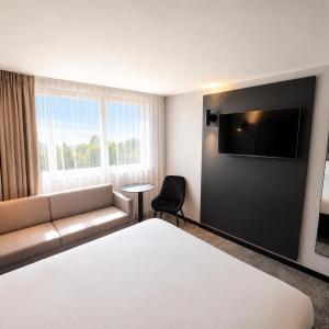 Superior Queen Room with Sofa