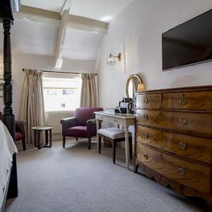 Four Poster Room