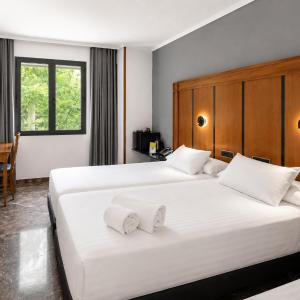 Twin Room with Extra Bed