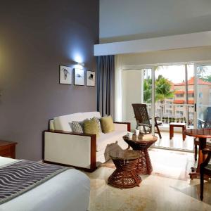 Junior Suite Poolside
