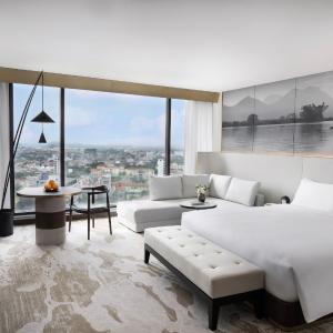 Presidential King Suite - Club Access