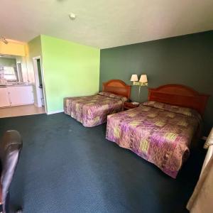 Queen Suite with Two Queen Beds