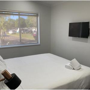 Deluxe 2 Bedroom Access Cabin