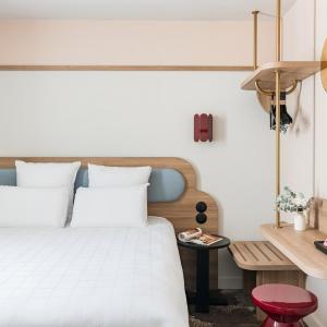 Superior Queen Room with One Queen Bed