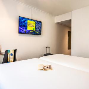 Standard Room with Two Single Beds