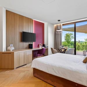 Suite with Garden View