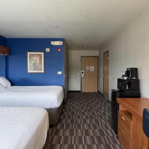 Queen Room with Two Queen Beds - Non-Smoking