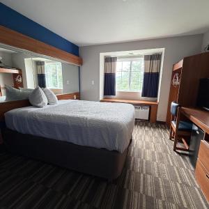 Queen Room with Two Queen Beds - Pet Friendly/Non-Smoking