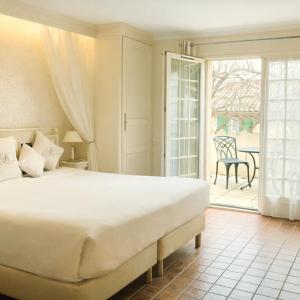 Deluxe Double Room with Balcony and free spa access