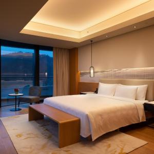 Aqua Non-Smoking Suite 
