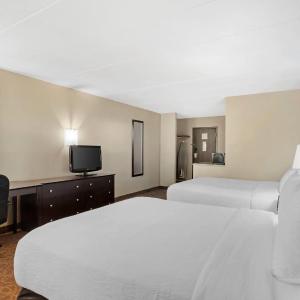Queen Room with Two Queen Beds - Non-Smoking
