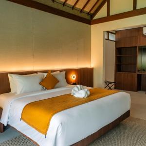 Royal One-Bedroom with Garden View and Free Lounge Access