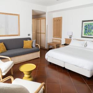 Junior Queen Suite with Sofa Bed and Terrace - Sea View/Non-Smoking