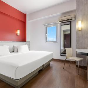 Smart Queen Room