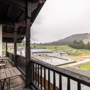 One-Bedroom Apartment with View