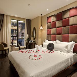 Deluxe Double or Twin Room with City View
