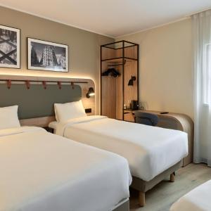 Standard Queen Room with One Queen Bed and Sofa Bed