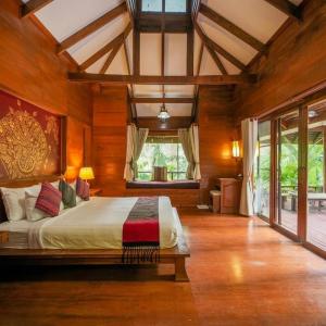 Suite Waterfall Pool Villa