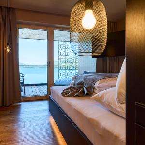 Double Room with Balcony and Lake View
