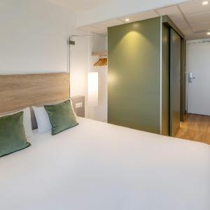 Large Comfort Queen Room - Non-Smoking