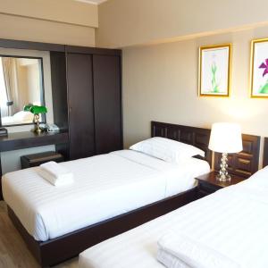 Twin Room with City View