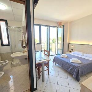 Double or Twin Room with Street View