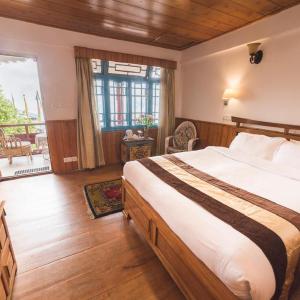 Deluxe Double or Twin Room with Balcony