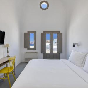 Serenity Two-Bedroom Suite with Private Pool & Caldera View