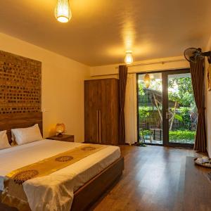 Standard Double Room with Garden View