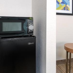Standard King Room with Roll-in Shower - Mobility Accessible