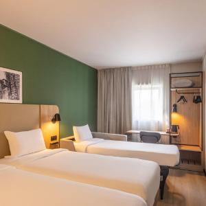 Standard Room - 1 Queen Bed 1 Sofa Bed