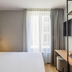 Standard Room - 1 Queen Bed