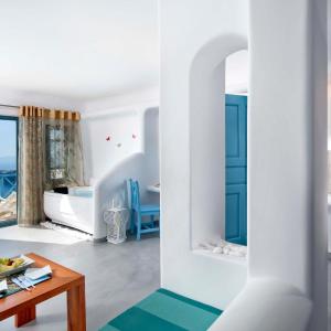 Junior Suite with Spa Bath and Caldera View