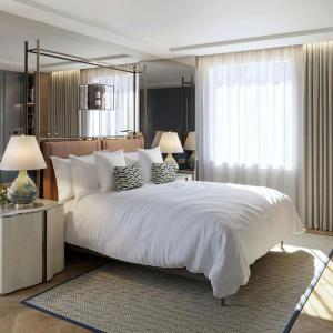 One-Bedroom Metropolitan King Suite with Courtyard View
