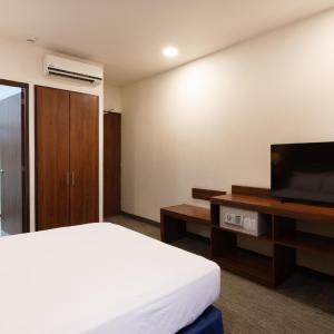 Queen Room - Non-Smoking